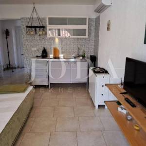 Malinska – apartman u visokom prizemlju u blizini plaže