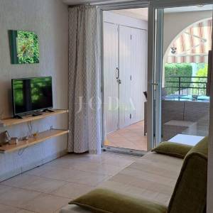 Malinska – apartman u visokom prizemlju u blizini plaže