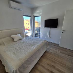 Malinska, namještena kuća s bazenom, novogradnja