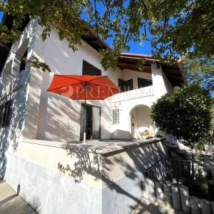 Malinska , samostojeća kuća s pet apartmana, 500 m od mora!