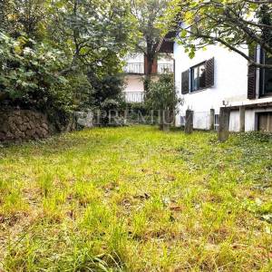 Malinska , samostojeća kuća s pet apartmana, 500 m od mora!