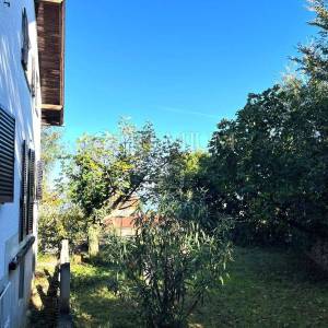 Malinska , samostojeća kuća s pet apartmana, 500 m od mora!