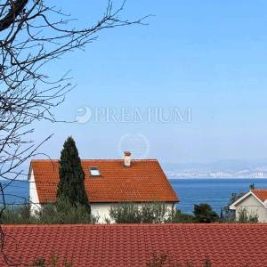 Malinska , samostojeća kuća s pet apartmana, 500 m od mora!