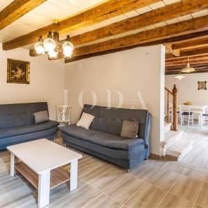 Marčana, dvije tradicionalne istarske kuće