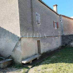 Marčana, okolica, kuća sa dvorištem u centru mjesta