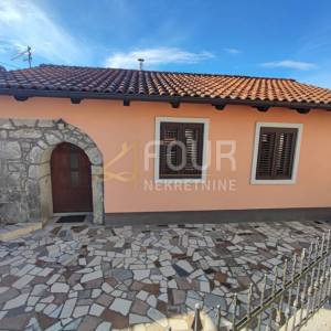 Matulji - okolica, adaptirana kuća s 2 apartmana i poslovnim prostorom
