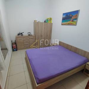Matulji - okolica, adaptirana kuća s 2 apartmana i poslovnim prostorom