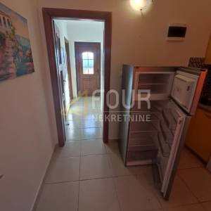 Matulji - okolica, adaptirana kuća s 2 apartmana i poslovnim prostorom