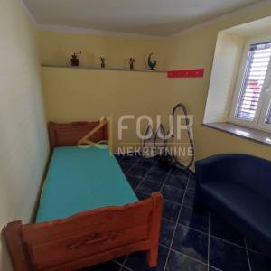 Matulji - okolica, adaptirana kuća s 2 apartmana i poslovnim prostorom