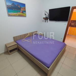 Matulji - okolica, adaptirana kuća s 2 apartmana i poslovnim prostorom