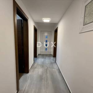 MATULJI - Stan 133 m2, BAZEN, OKUĆNICA, novogradnja!