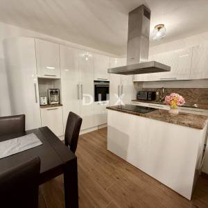 MATULJI - Stan 133 m2, BAZEN, OKUĆNICA, novogradnja!