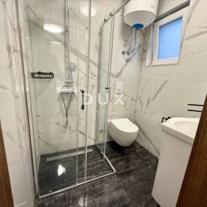 MATULJI - Stan 133 m2, BAZEN, OKUĆNICA, novogradnja!