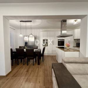 MATULJI - Stan 133 m2, BAZEN, OKUĆNICA, novogradnja!