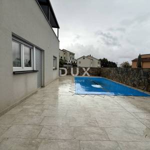 MATULJI - Stan 133 m2, BAZEN, OKUĆNICA, novogradnja!