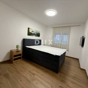 MATULJI - Stan 133 m2, BAZEN, OKUĆNICA, novogradnja!