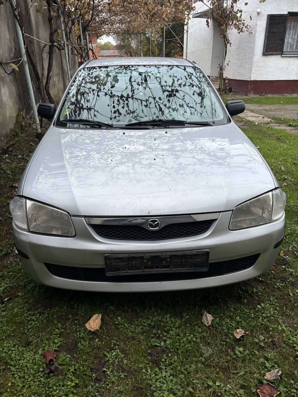 Mazda 323 sedam