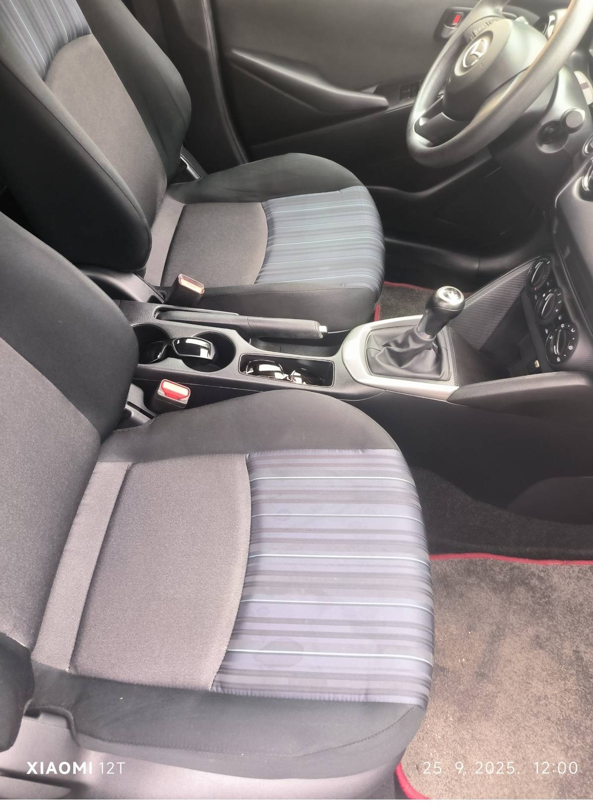 Mazda2  reg godinu dana parking senzori bez ulaganja