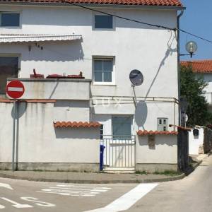 MEDULIN, ISTRA - PRILIKA! Kamena kuća u centru grada