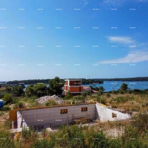 Medulin, Mukalba – Građevinski teren s započetom gradnjom.