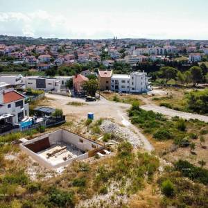Medulin, Mukalba – Građevinski teren s započetom gradnjom.