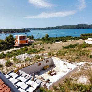 Medulin, Mukalba – Građevinski teren s započetom gradnjom.