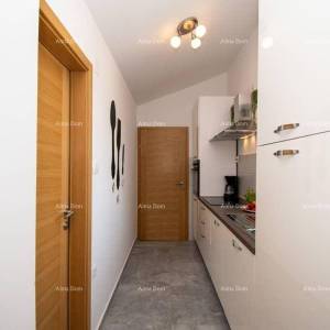 Medulin. Mukalba. Moderan apartman sa velikom terasom i pogledom na more.