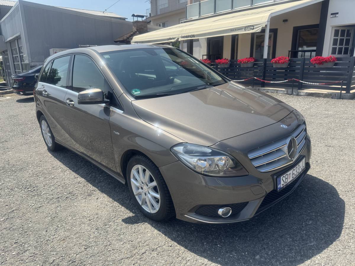 Mercedes B Klasa 180 CDI 2012god.