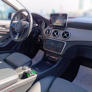 Mercedes-Benz GLA 200D