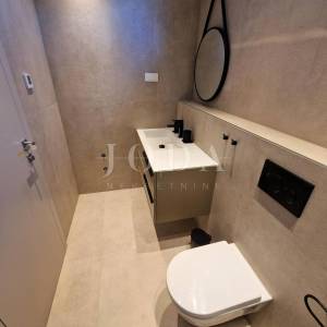 Moderan apartman s bazenom i pogledom na more, Njivice - otok Krk