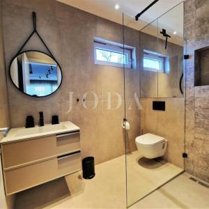 Moderan apartman s bazenom i pogledom na more, Njivice - otok Krk