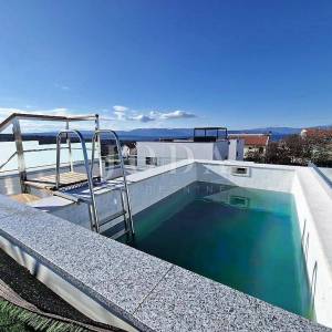 Moderan apartman s bazenom i pogledom na more, Njivice - otok Krk