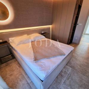 Moderan apartman s bazenom i pogledom na more, Njivice - otok Krk