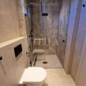 Moderan apartman s bazenom i pogledom na more, Njivice - otok Krk