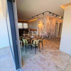 Moderan apartman s bazenom i pogledom na more, Njivice - otok Krk