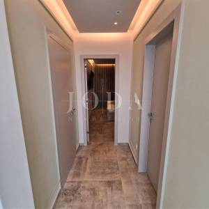 Moderan apartman s bazenom i pogledom na more, Njivice - otok Krk