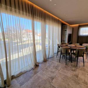 Moderan apartman s bazenom i pogledom na more, Njivice - otok Krk