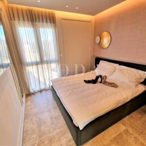 Moderan apartman s bazenom i pogledom na more, Njivice - otok Krk