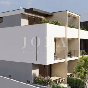 Moderan apartman s vrtom i terasom, novogradnja, otok Krk