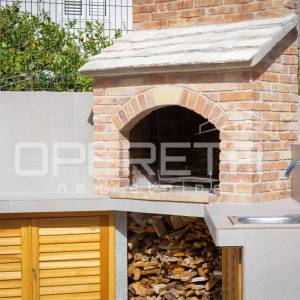 MODERAN STAN U URBANOJ VILI NA KOMIŽI - RIJETKA PRILIKA!