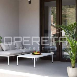 MODERAN STAN U URBANOJ VILI NA KOMIŽI - RIJETKA PRILIKA!