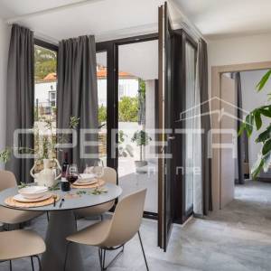 MODERAN STAN U URBANOJ VILI NA KOMIŽI - RIJETKA PRILIKA!