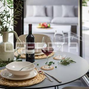 MODERAN STAN U URBANOJ VILI NA KOMIŽI - RIJETKA PRILIKA!