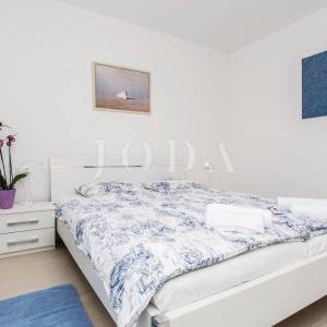 Moderna kuća s bazenom i pogledom na more, otok Krk