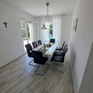 Moderna kuća s bazenom u okolici Dobrinja - Krk