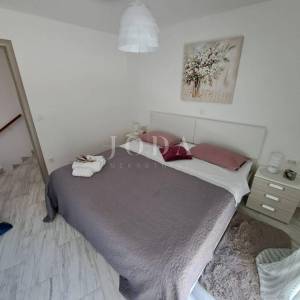 Moderna kuća s bazenom u okolici Dobrinja - Krk