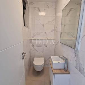 Moderni apartman s okućnicom, novogradnja na otoku Krku