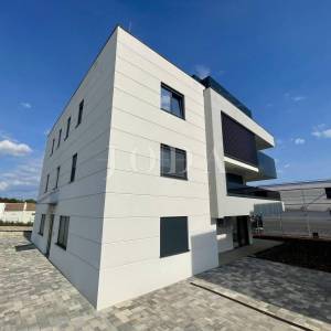 Moderni apartman s okućnicom, novogradnja na otoku Krku