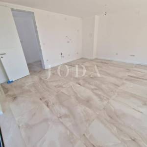Moderni apartman s okućnicom, novogradnja na otoku Krku