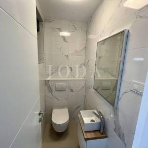 Moderni apartman s okućnicom, novogradnja na otoku Krku